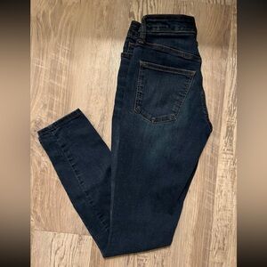 Universal Thread Mid Rise Skinny Jeans Size 00